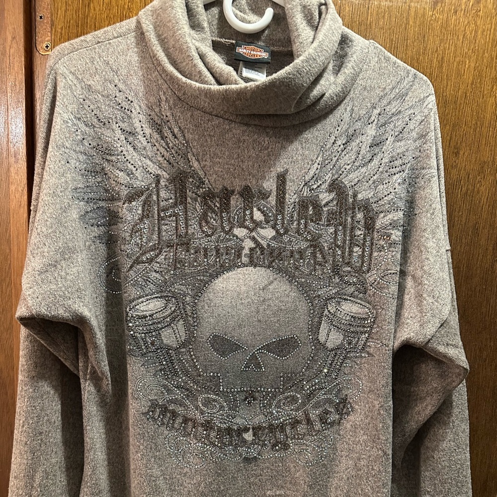 Harley Davidson Woman’s light weight sweater, size Large